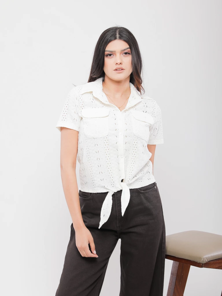 CHEMISE BRODÉE AVEC NŒUD À LA TAILLE