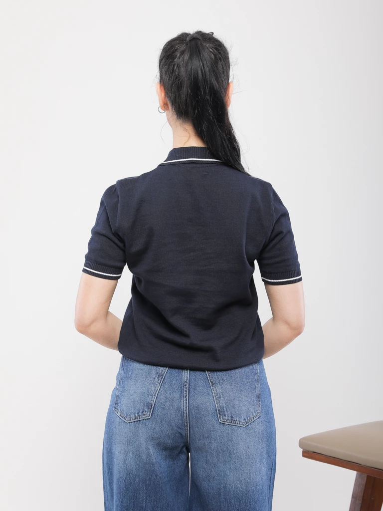 PULL POLO EN MAILLE AVEC BOUTONS DORÉS