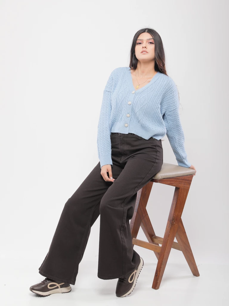 GILET EN MAILLE TORSADÉE A COL V ÉLÉGANT