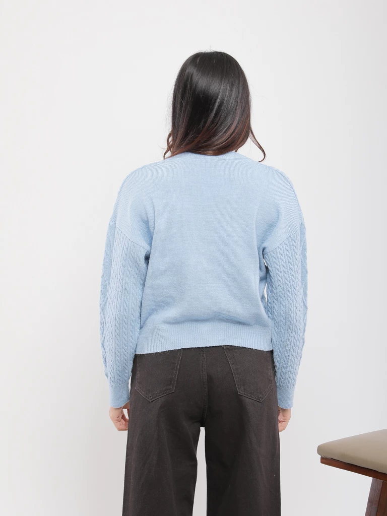 GILET EN MAILLE TORSADÉE A COL V ÉLÉGANT