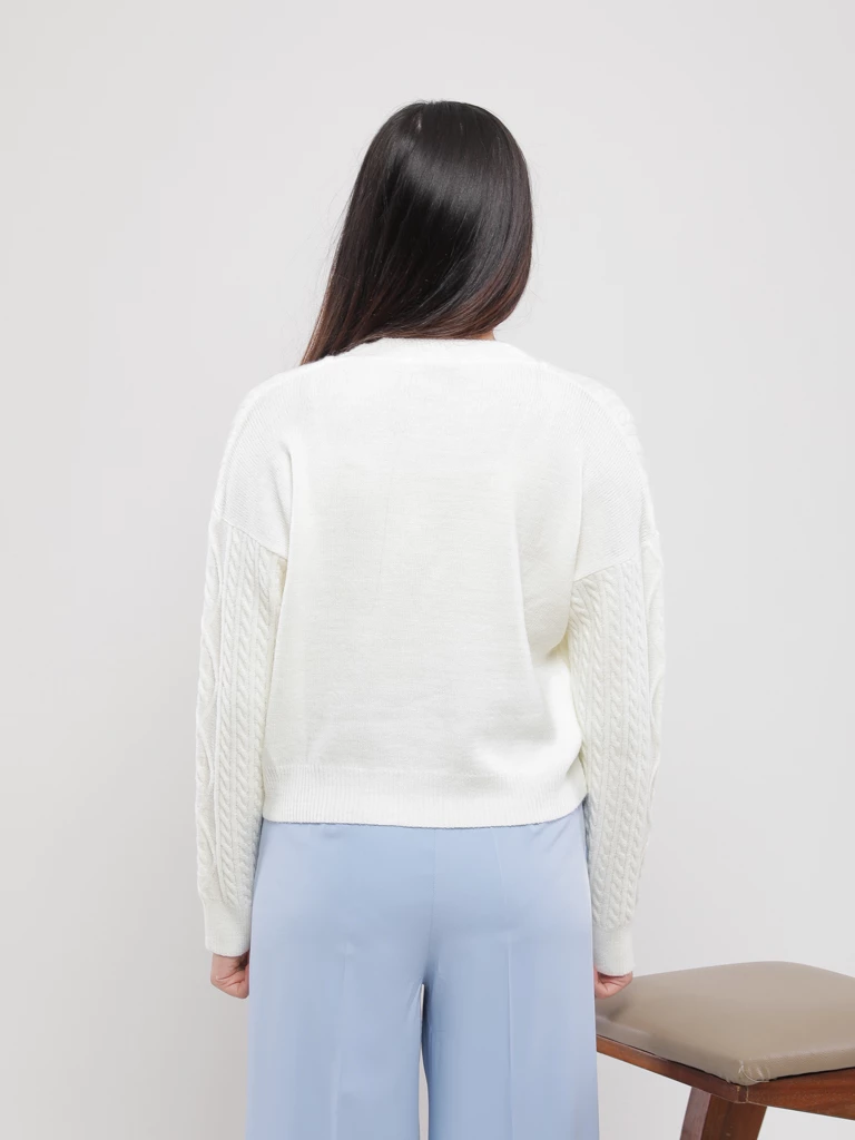 GILET EN MAILLE TORSADÉE A COL V ÉLÉGANT