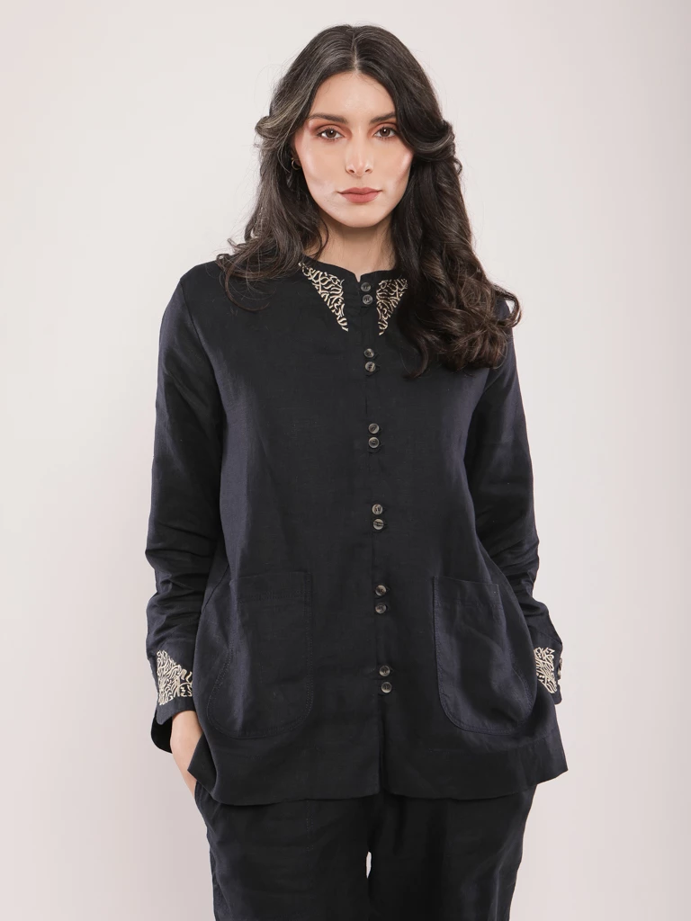 KIMONO COURT FLUIDE ET RAFFINÉ À MOTIFS SUBTILS