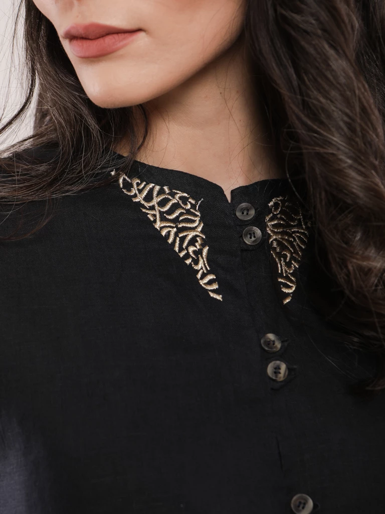 KIMONO COURT FLUIDE ET RAFFINÉ À MOTIFS SUBTILS