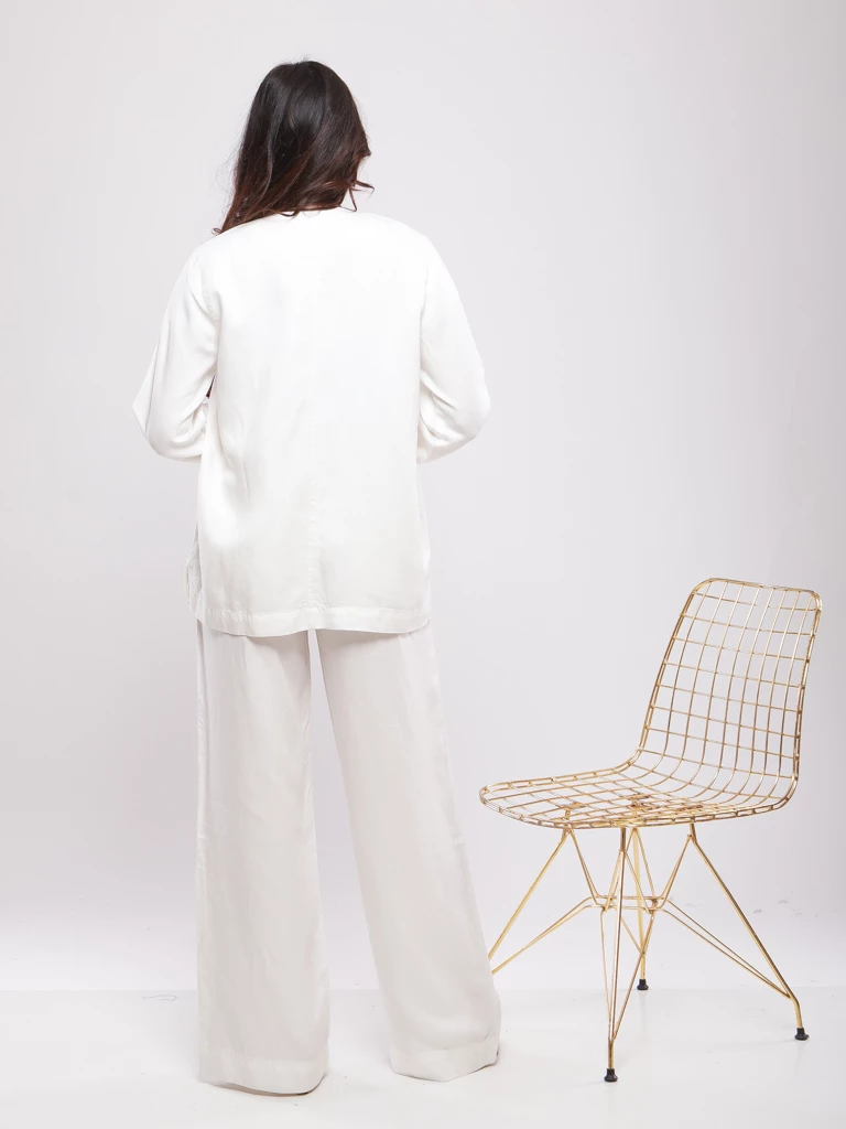 KIMONO COURT FLUIDE ET RAFFINÉ À MOTIFS SUBTILS