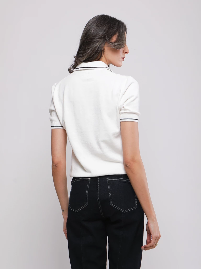 PULL POLO EN MAILLE AVEC BOUTONS DORÉS