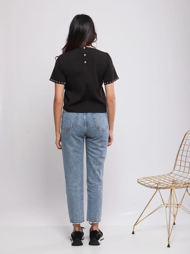 BLOUSE À COL ROND ET DÉTAILS PERLÉS