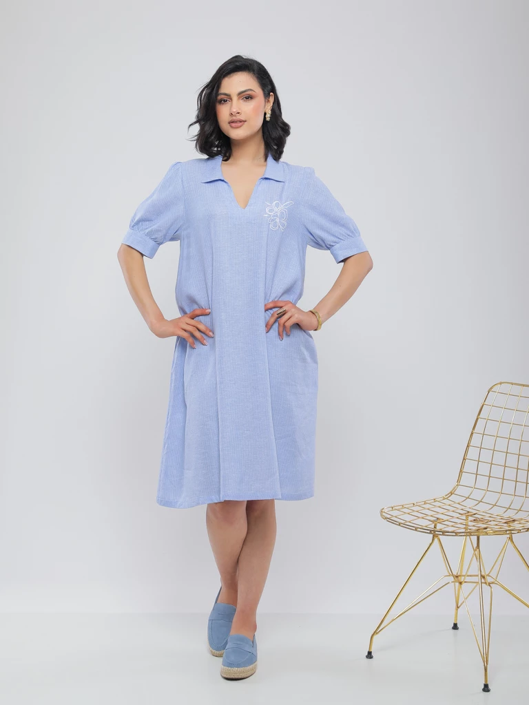 ROBE COURTE EN LIN RAYÉ À MANCHES BOUFFANTES