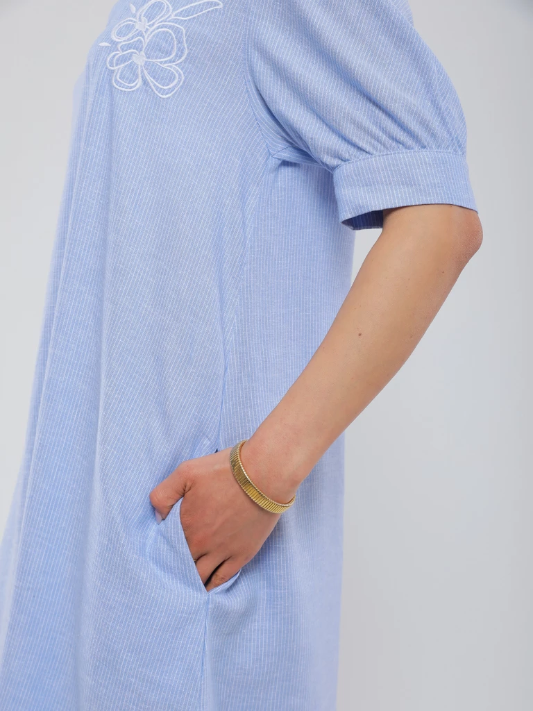 ROBE COURTE EN LIN RAYÉ À MANCHES BOUFFANTES