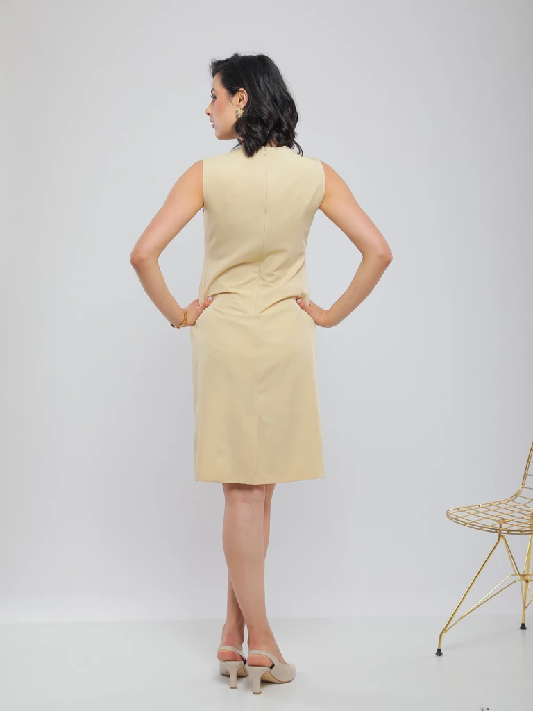 ROBE MIDI À ENCOLURE BIJOU FESTONNÉE