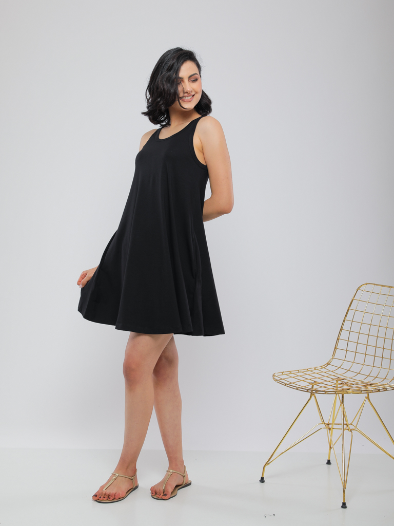 ROBE COURTE ÉVASÉE