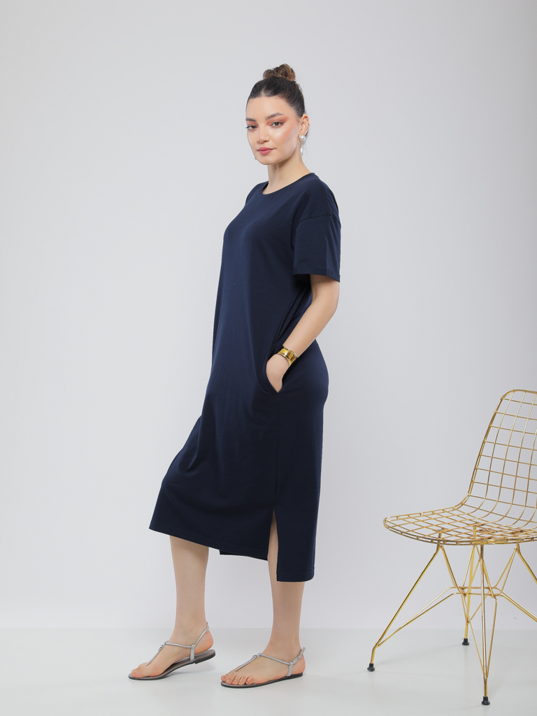 ROBE MI-LONGUE À COL ROND