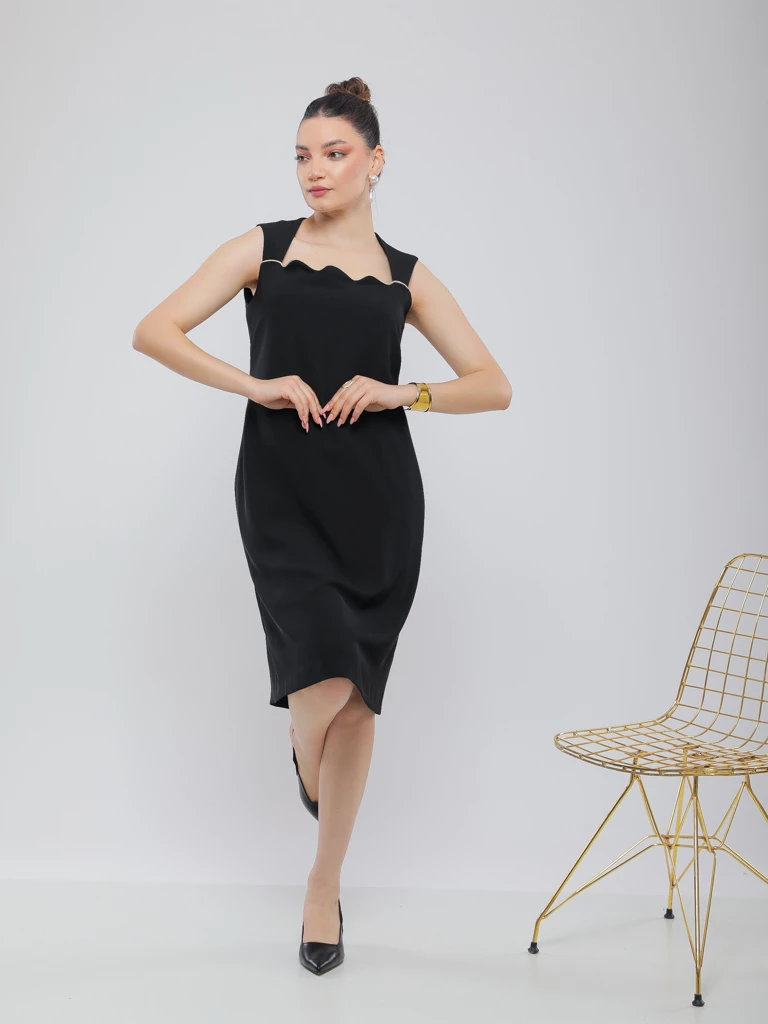 ROBE MIDI À ENCOLURE BIJOU FESTONNÉE