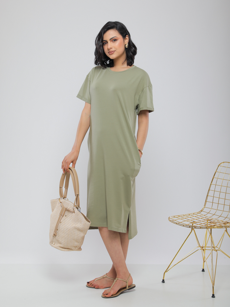 ROBE MI-LONGUE À COL ROND