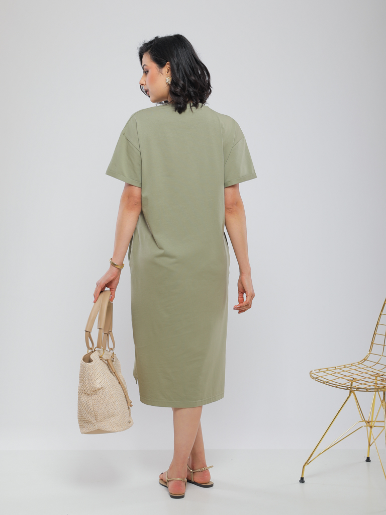 ROBE MI-LONGUE À COL ROND