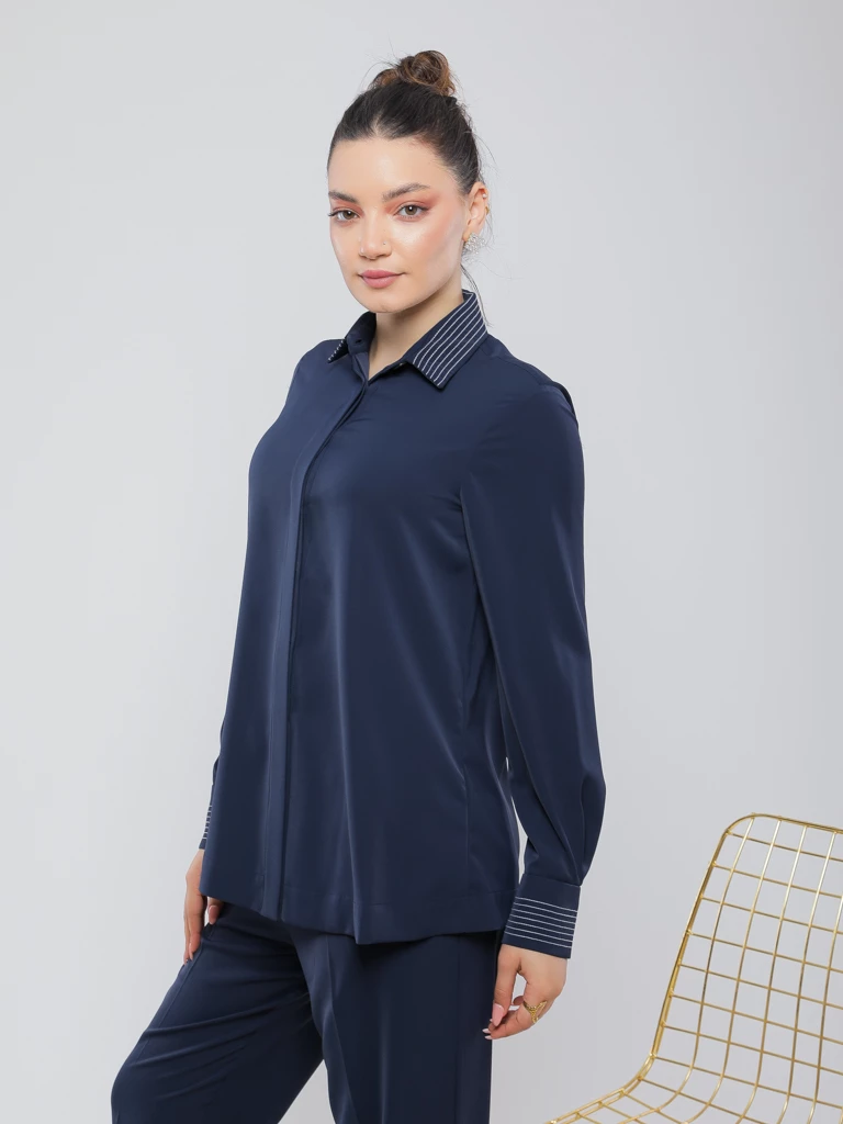 CHEMISE STRUCTURÉE À SURPIQÛRES CONTRASTÉES