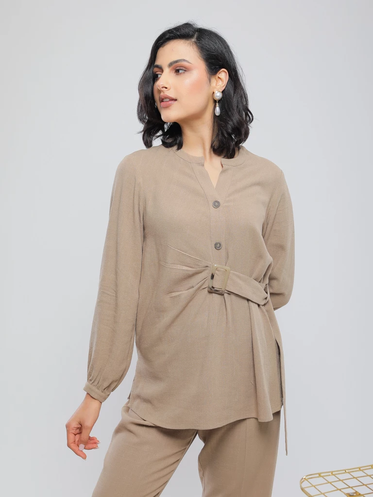 BLOUSE EN LIN AVEC CEINTURE À BOUCLE
