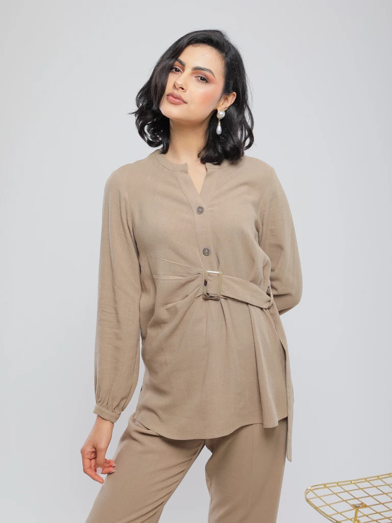 BLOUSE EN LIN AVEC CEINTURE À BOUCLE