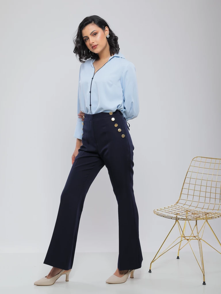 PANTALON LARGE À BOUTONS DORÉS