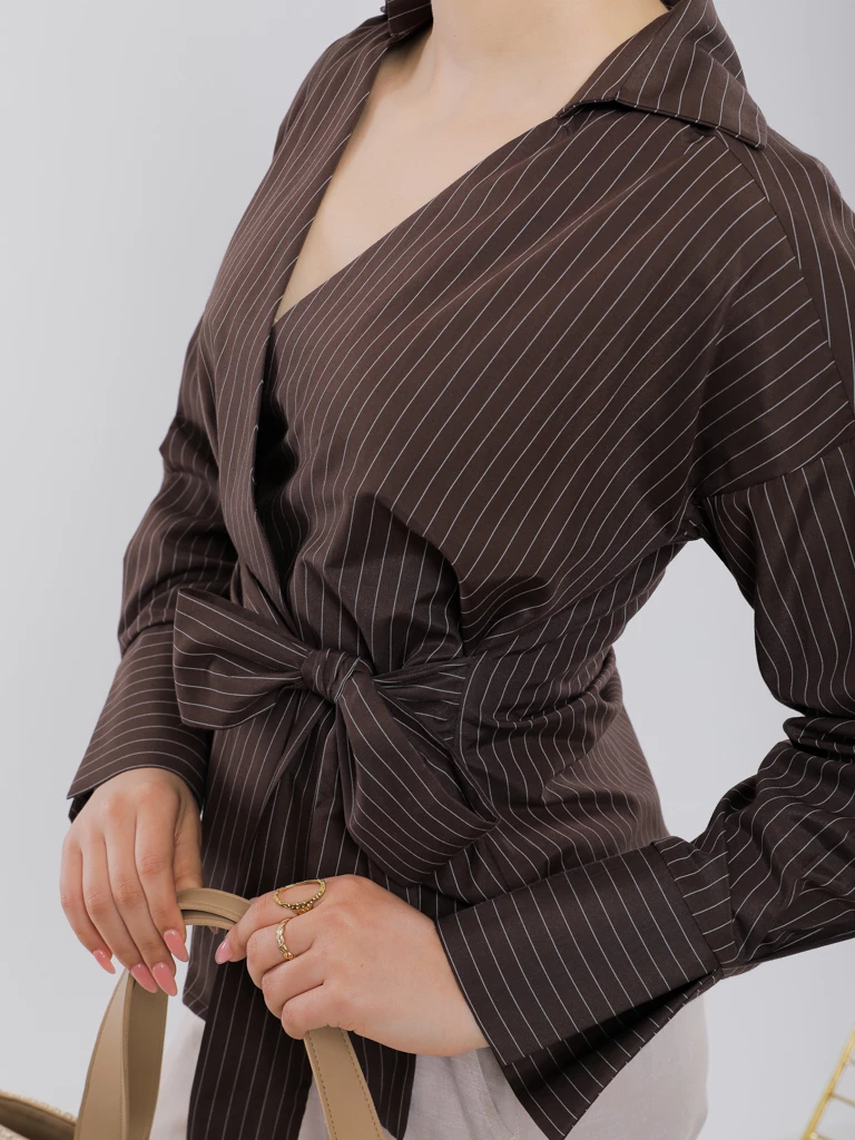 CHEMISE CINTRÉE À NŒUD LATÉRAL