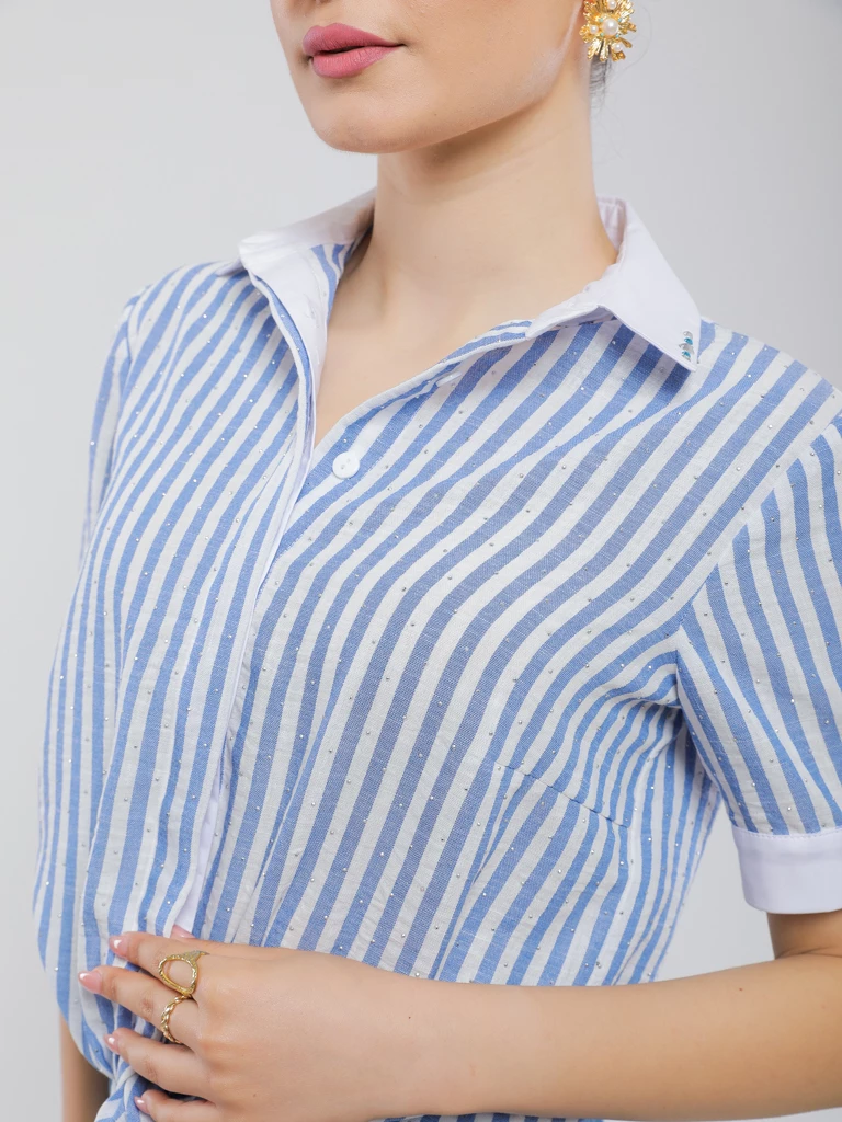 CHEMISE ESTIVALE À BAS NOUÉ ET REVERS AUX MANCHES