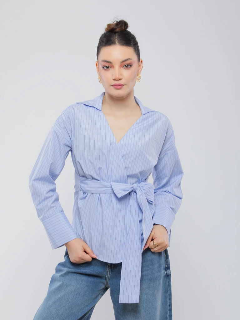 CHEMISE CINTRÉE À NŒUD LATÉRAL