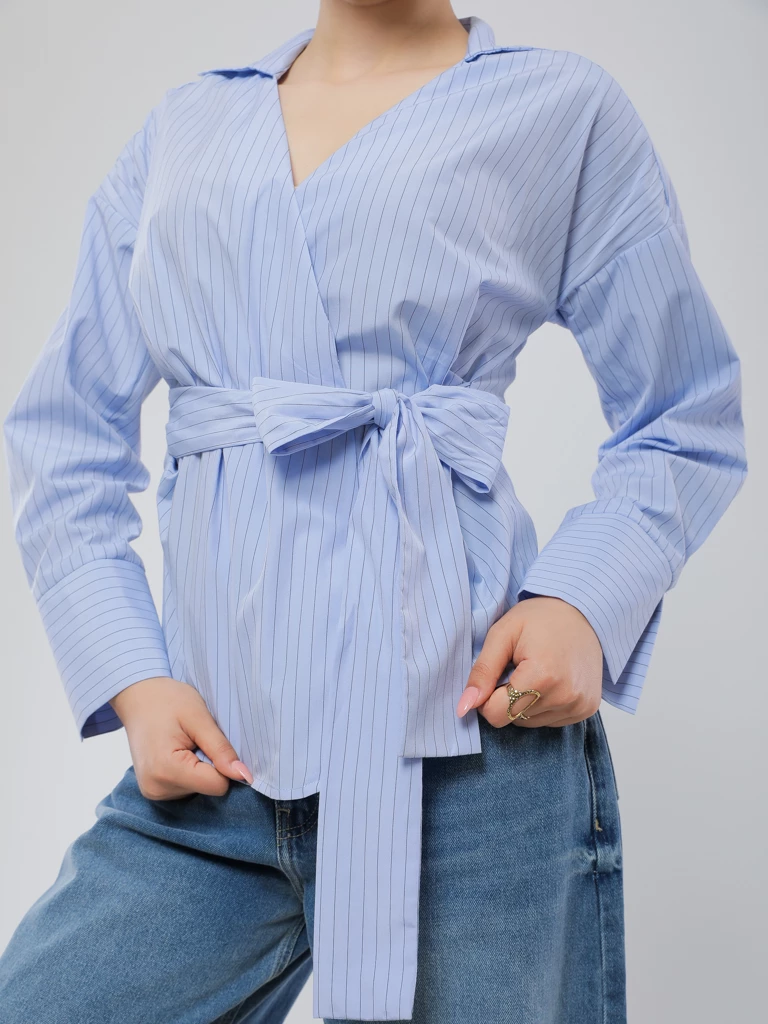 CHEMISE CINTRÉE À NŒUD LATÉRAL