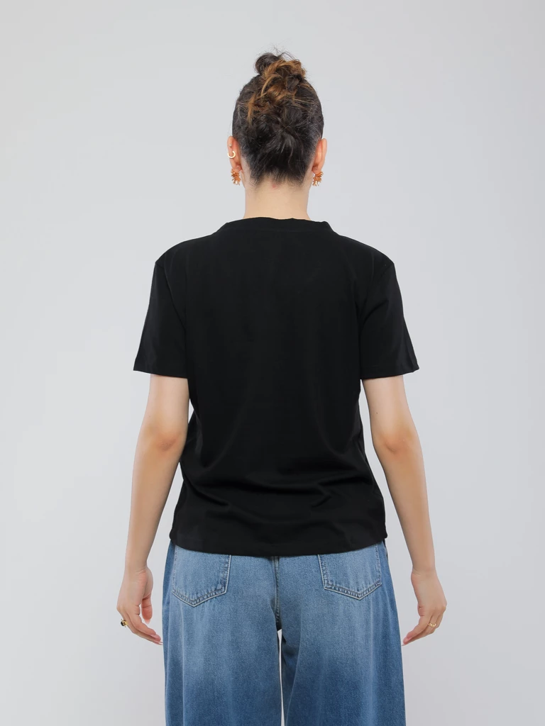 T-SHIRT BASIQUE A COL V