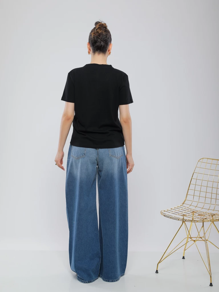 T-SHIRT BASIQUE A COL V