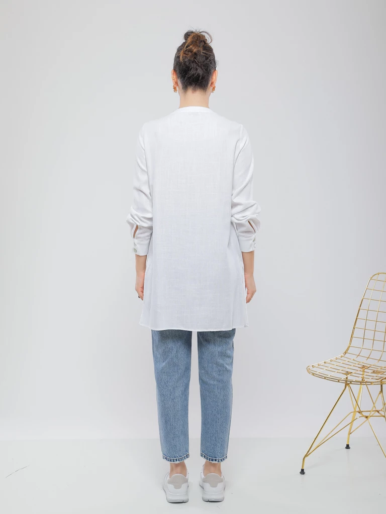 CHEMISE LONGUE EN LIN À PLIS