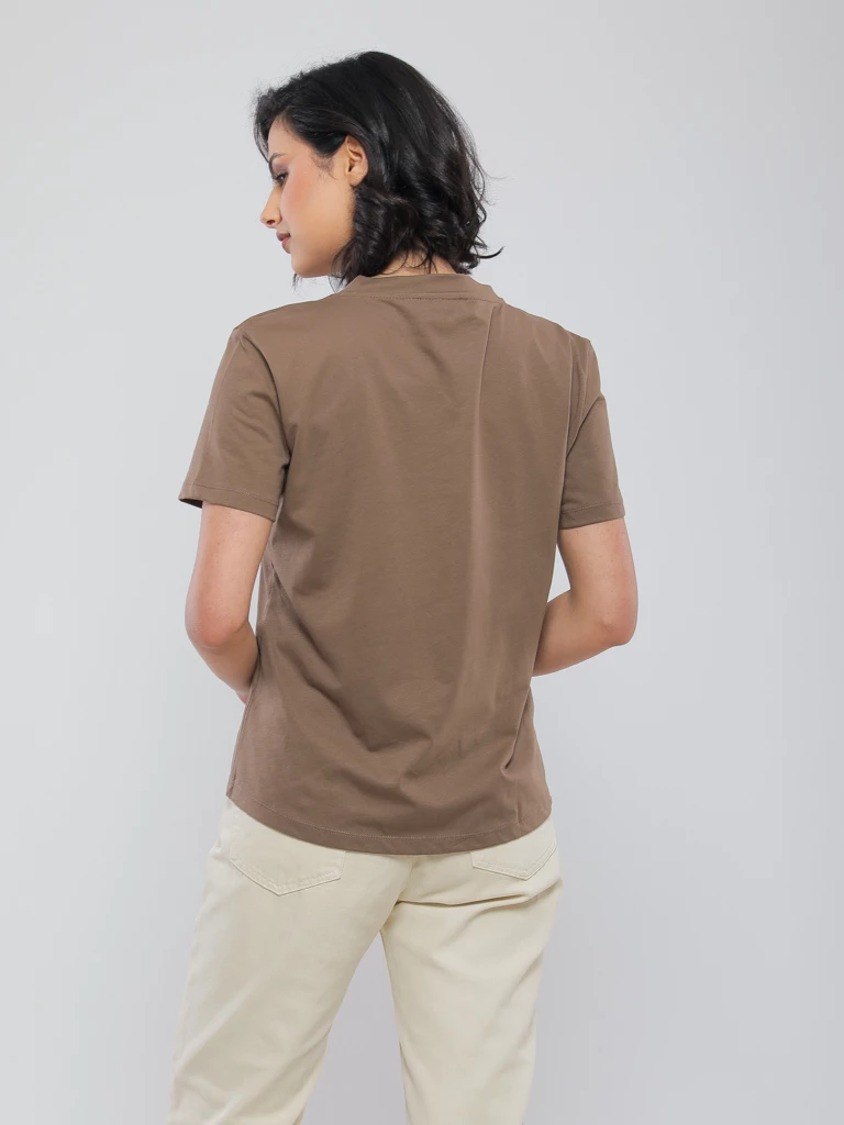 T-SHIRT BASIQUE A COL V