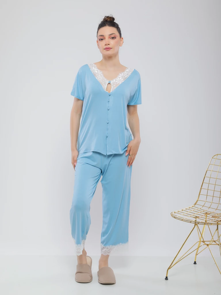 PYJAMA AVEC HAUT BOUTONNÉ ET CORSAIRE