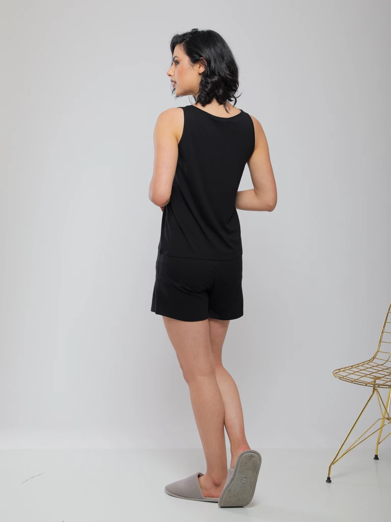 PYJAMA-SHORT ELEGANT AVEC FINITION DENTELLE AU COL
