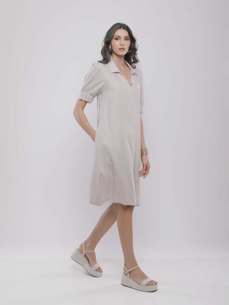 ROBE COURTE EN LIN RAYÉ À MANCHES BOUFFANTES