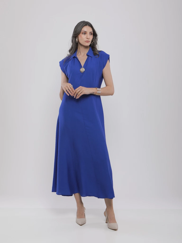 ROBE MIDI CHIC À COL CHEMISE ET BROCHE