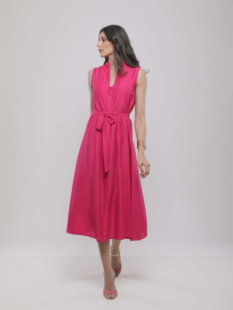ROBE MIDI SANS MANCHES À PLIS ET CEINTURE