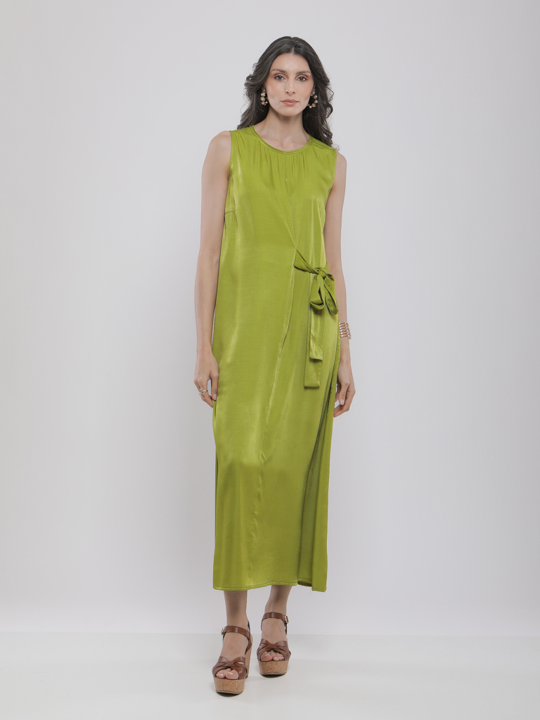 ROBE LONGUE À NŒUD SUR LE DEVANT