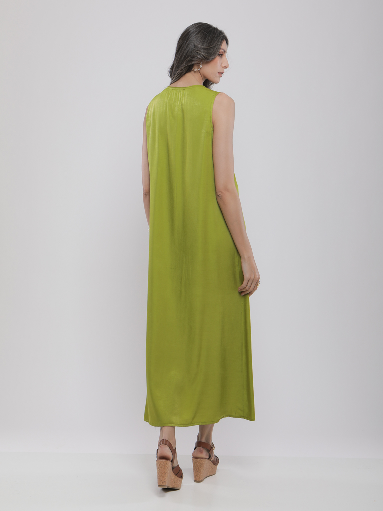 ROBE LONGUE À NŒUD SUR LE DEVANT