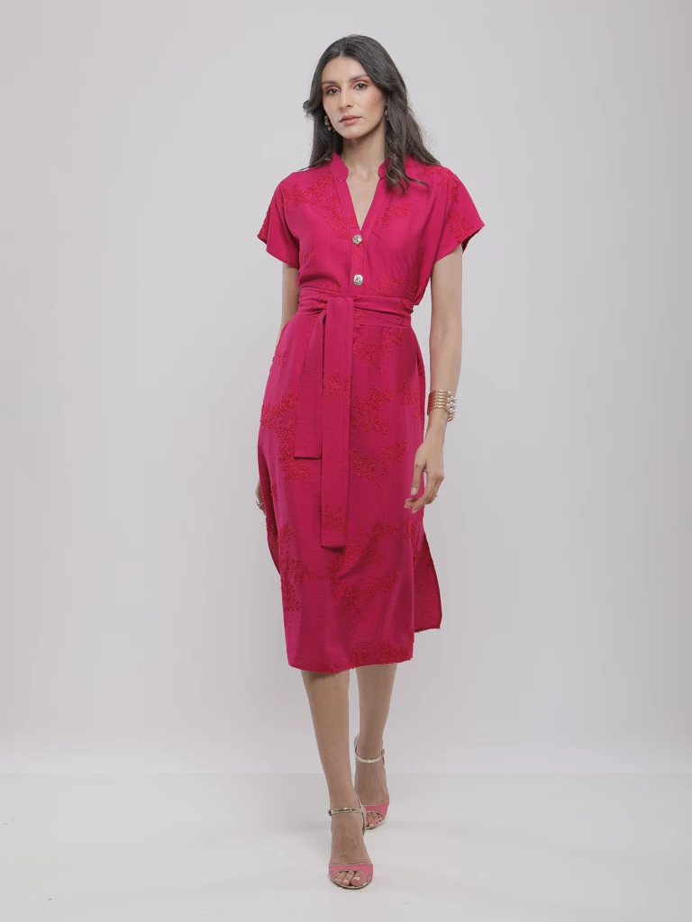 ROBE MIDI BRODÉE AVEC CEINTURE