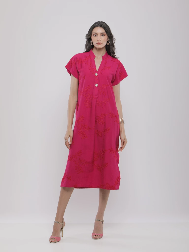 ROBE MIDI BRODÉE AVEC CEINTURE