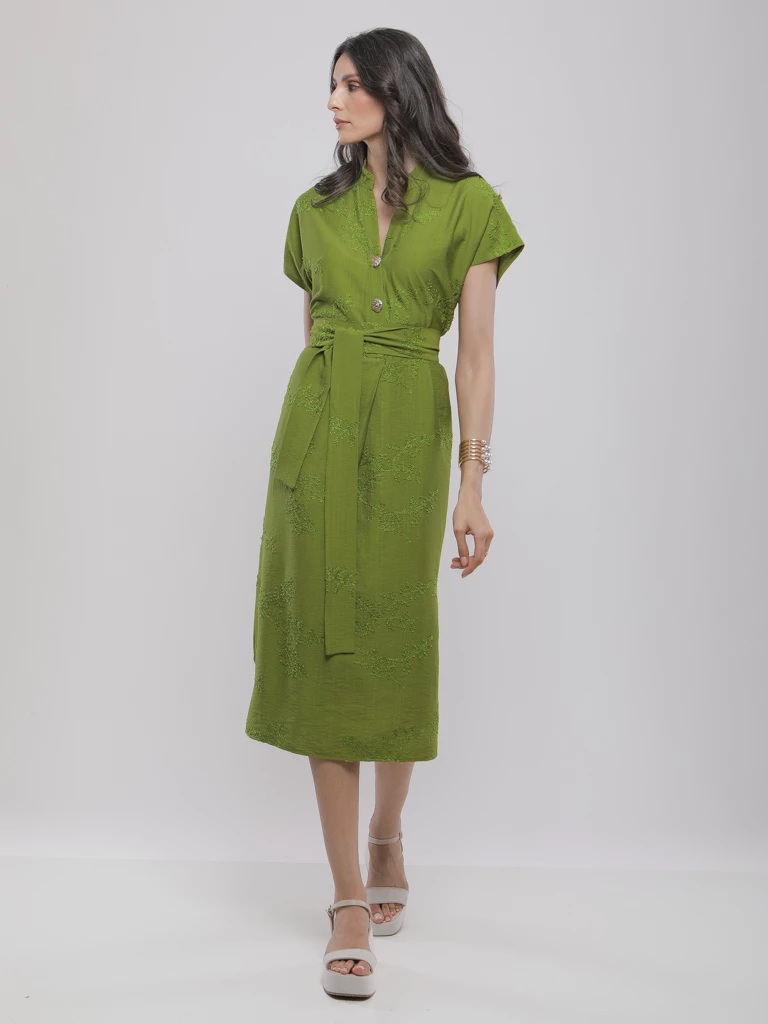 ROBE MIDI BRODÉE AVEC CEINTURE