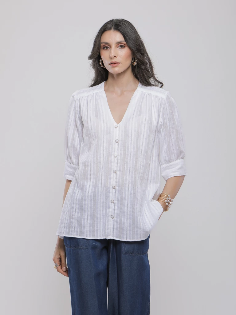 CHEMISE BLANCHE À COL EN V ET MANCHES BOUFFANTES