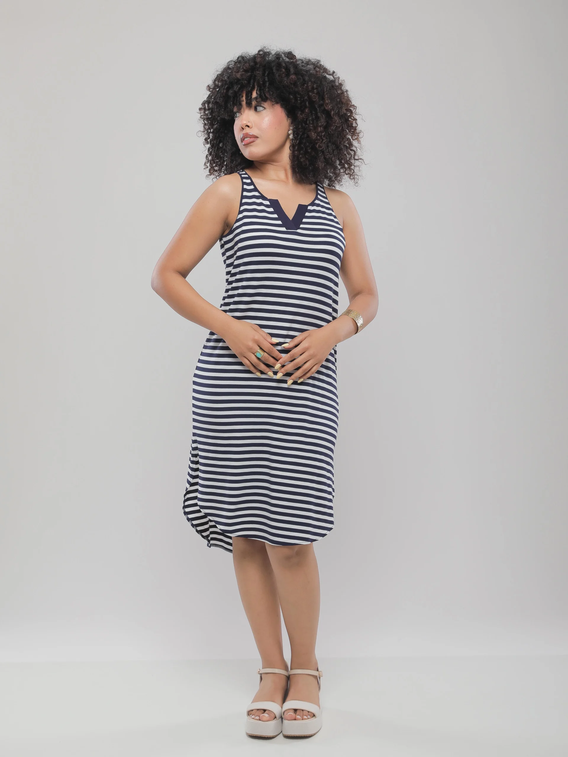 ROBE LONGUE À RAYURES AVEC BRETELLES LARGES