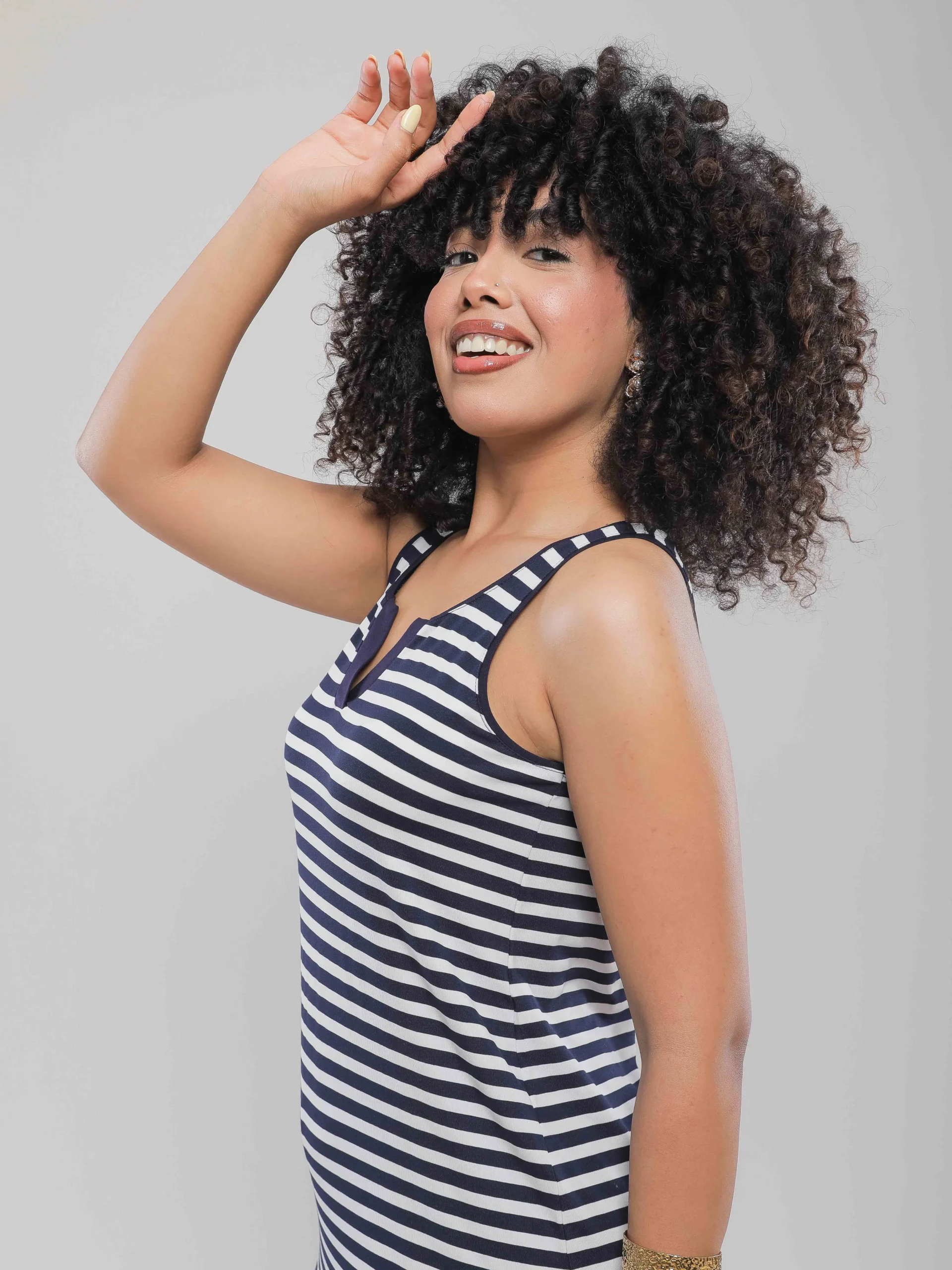 ROBE LONGUE À RAYURES AVEC BRETELLES LARGES