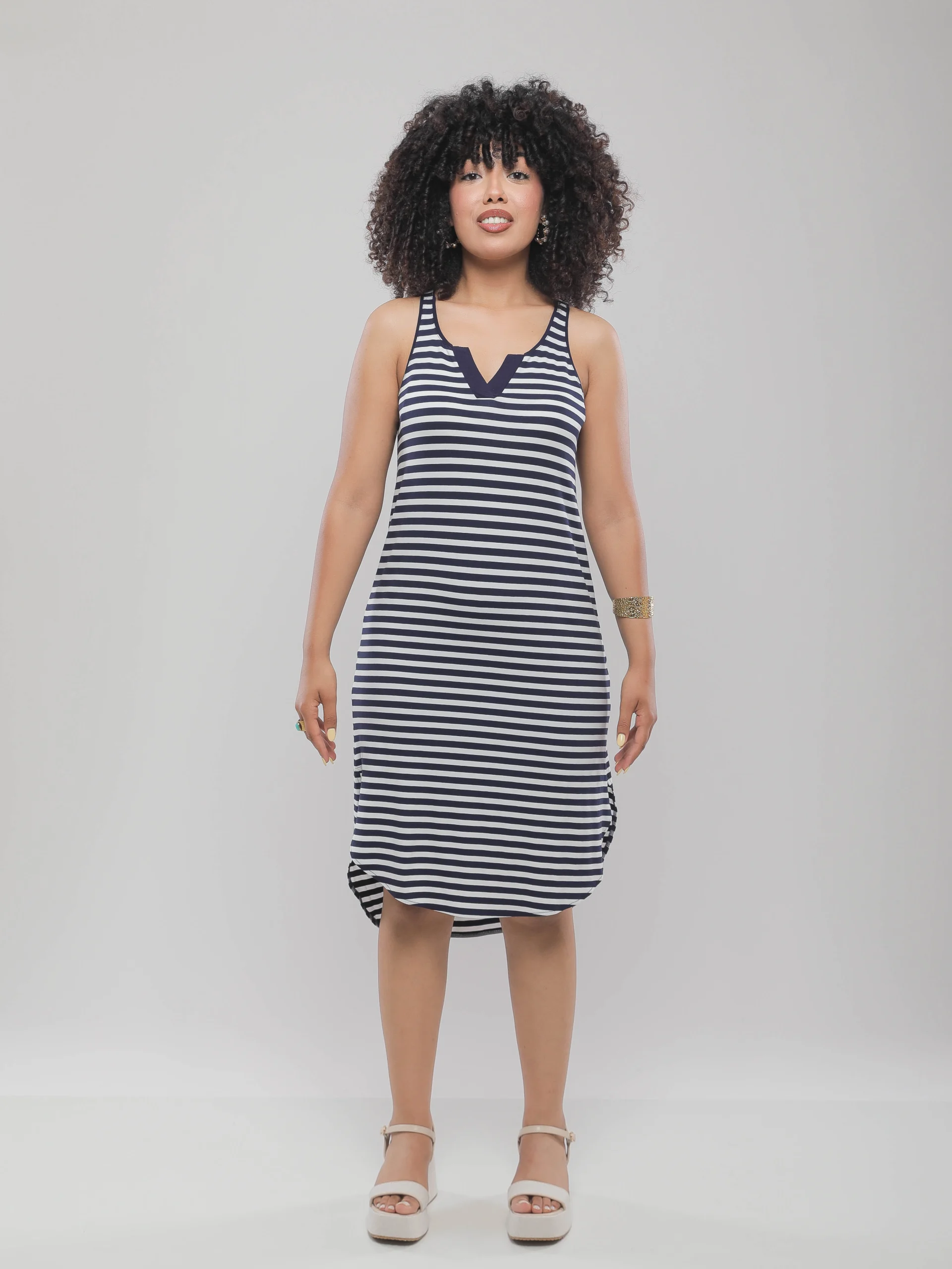 ROBE LONGUE À RAYURES AVEC BRETELLES LARGES