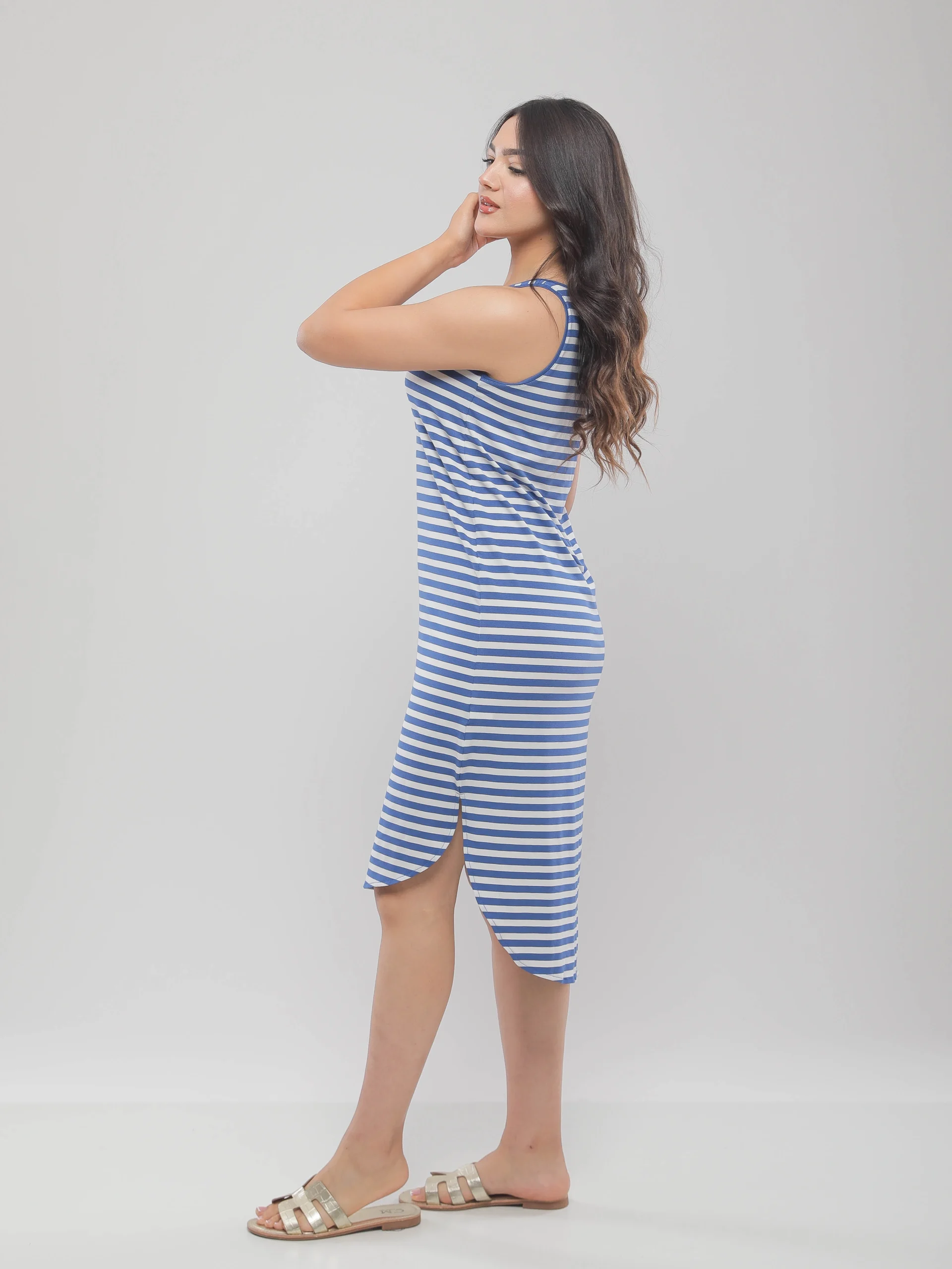 ROBE LONGUE À RAYURES AVEC BRETELLES LARGES