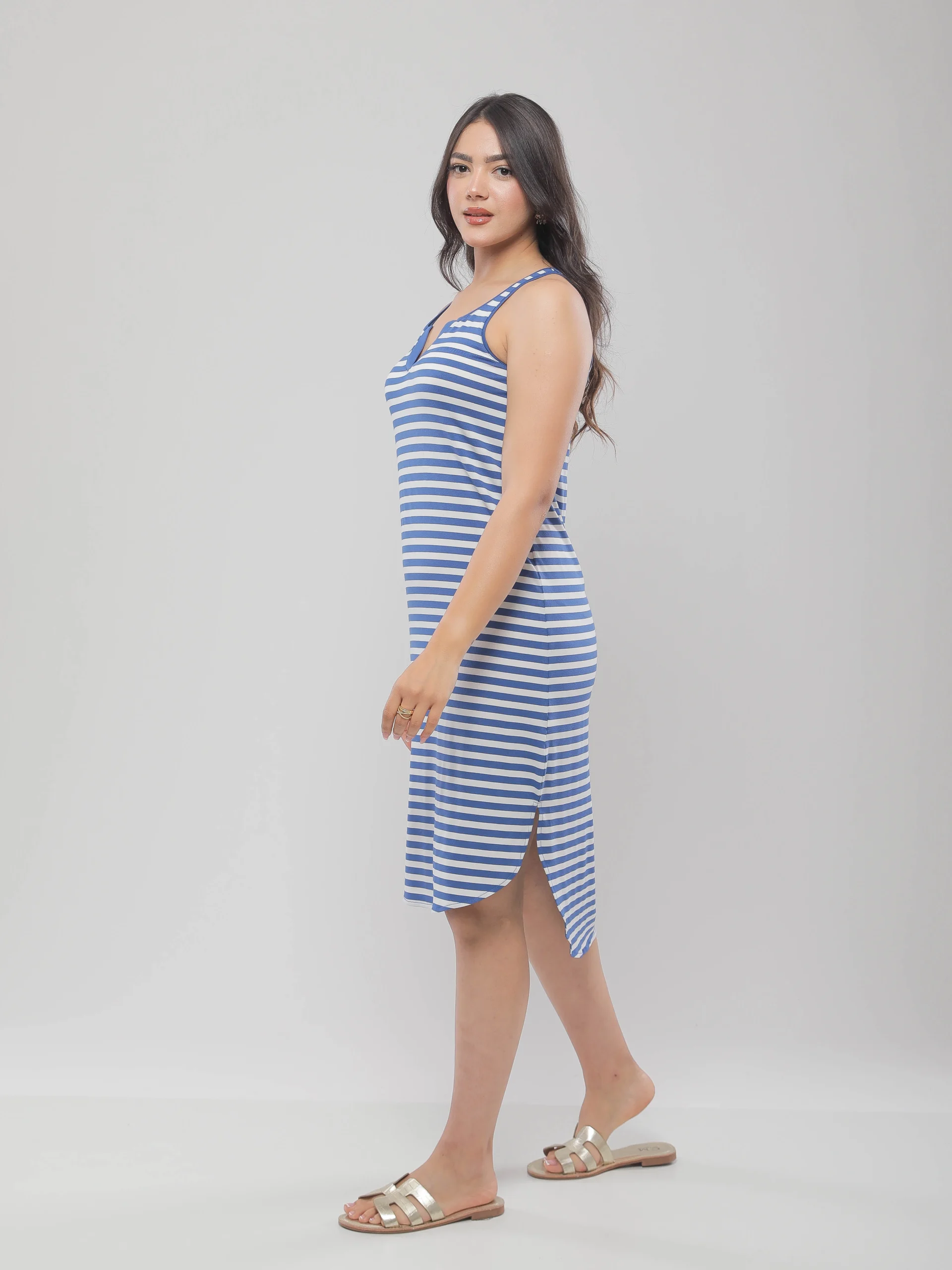 ROBE LONGUE À RAYURES AVEC BRETELLES LARGES