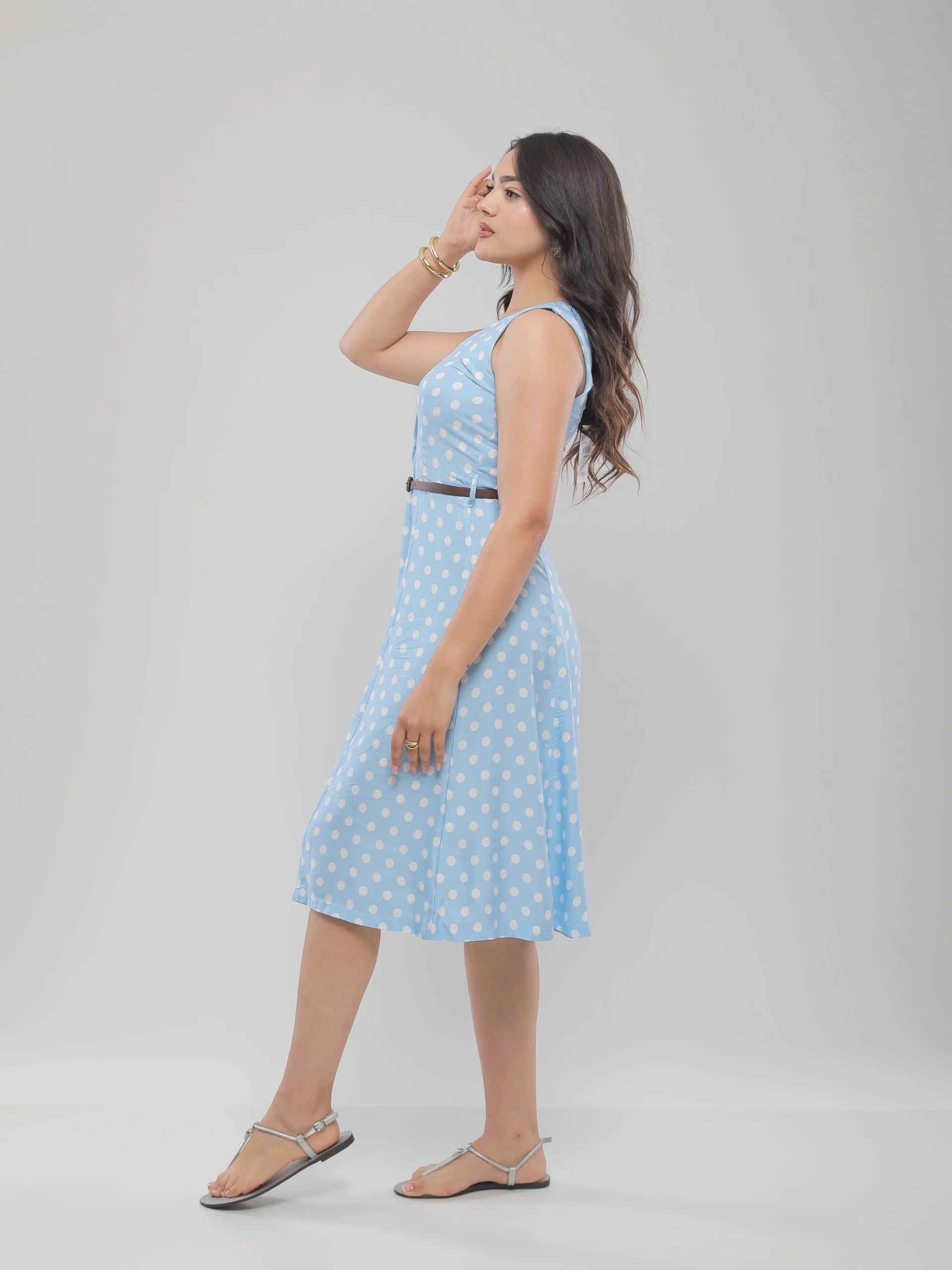 ROBE MI-LONGUE À POIS ÉLÉGANTE ET FÉMININE