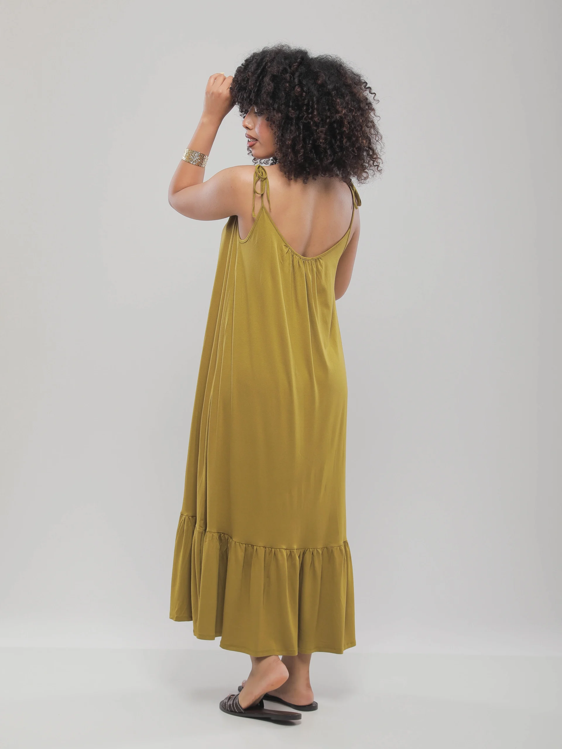 ROBE LONGUE A BRETELLES NOUÉES