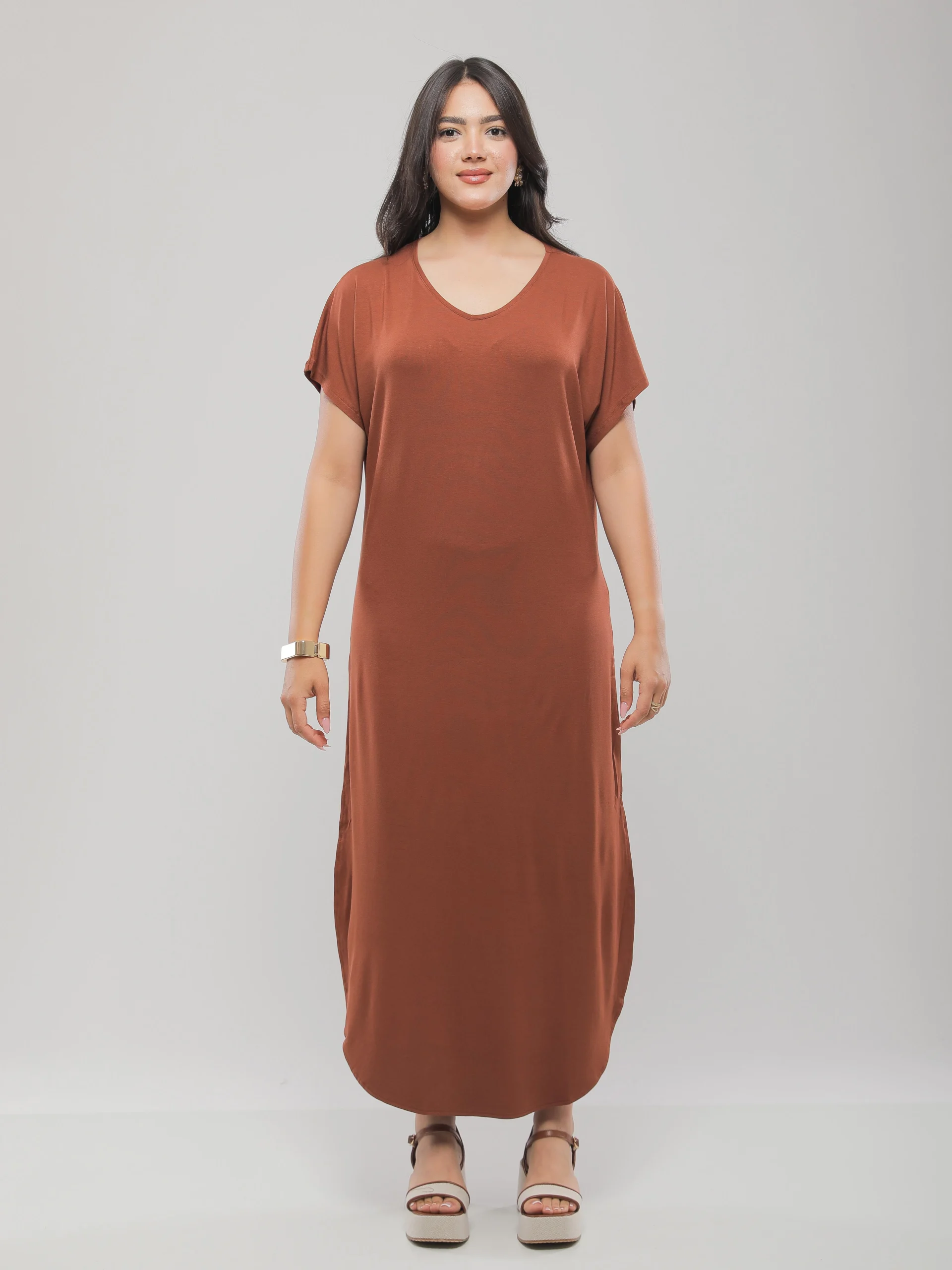 ROBE LONGUE A MANCHES COURTES