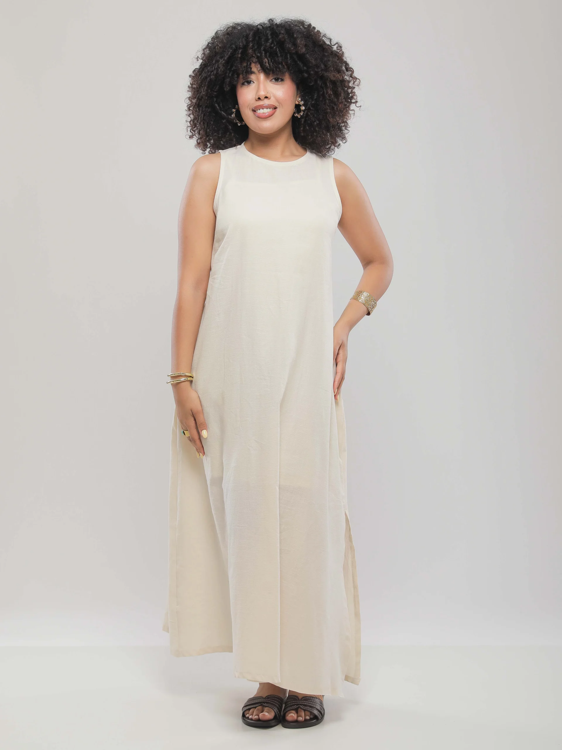 ROBE LONGUE SANS MANCHES À COL ROND